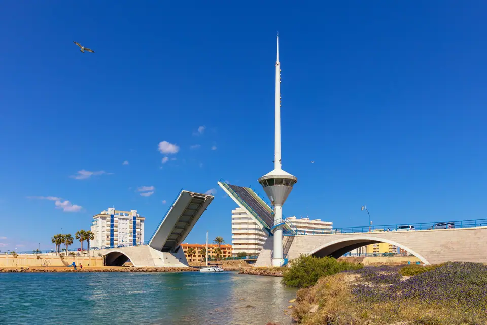 Puente levadizo del canal del Estacio